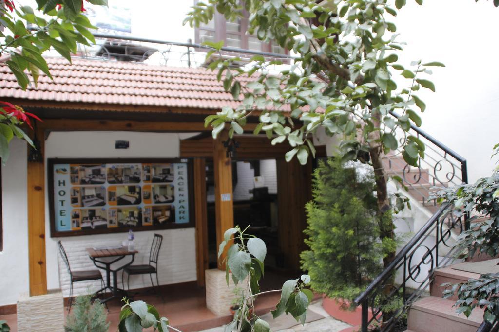 Hotel Peace N Park Kathmandu Exterior photo